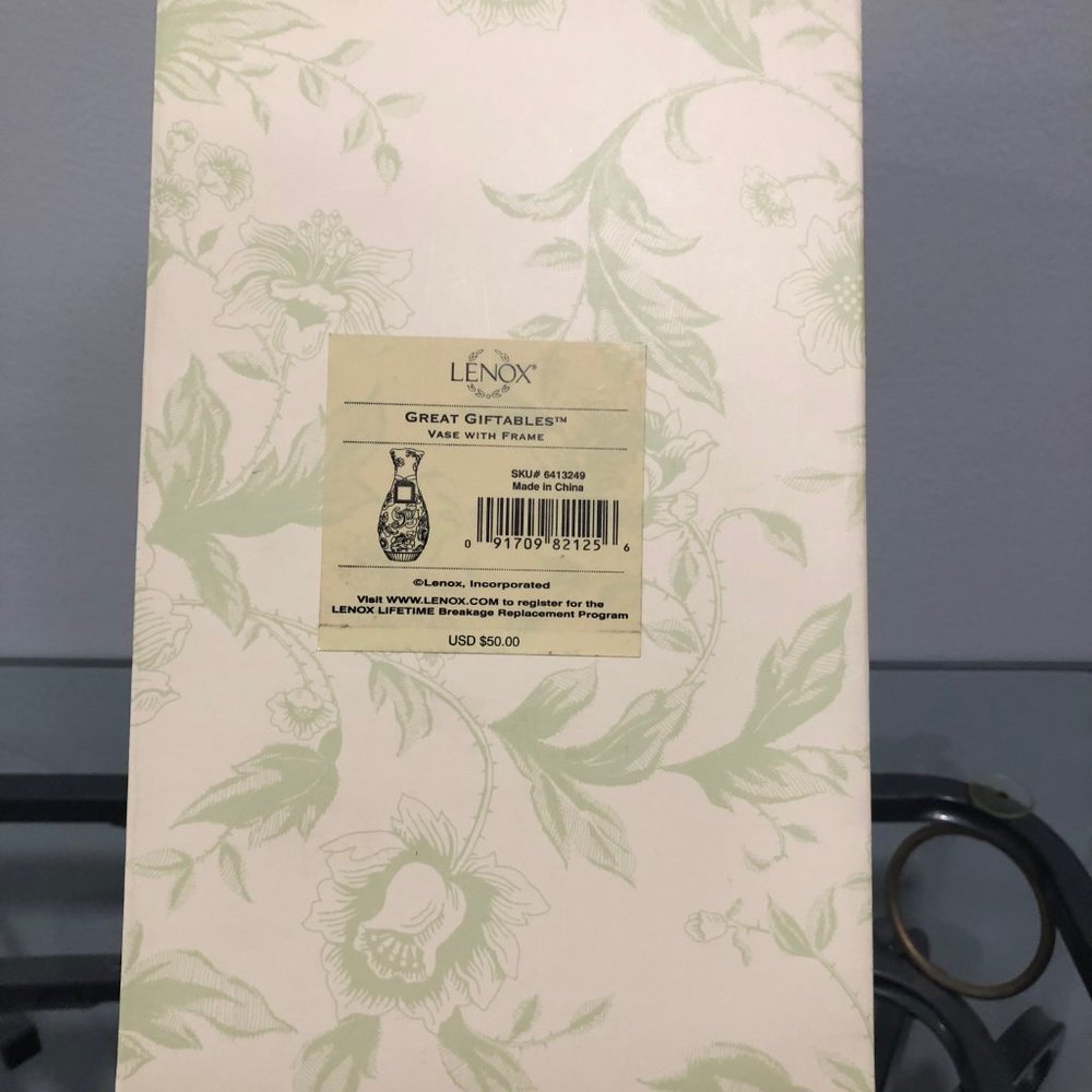 New In Box Lenox Great giftables Vase with Frame - Picture 7 of 7